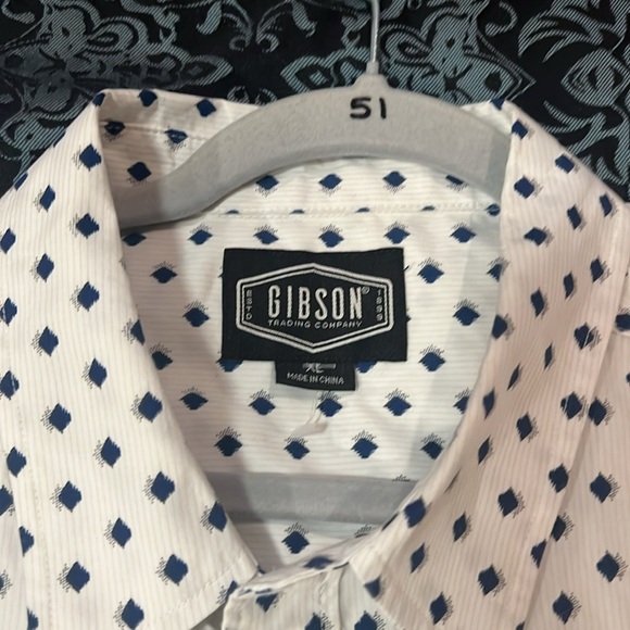 Gibson White Shirt with Navy Patterns, very nice short sleeve, size XL - Picture 5 of 8